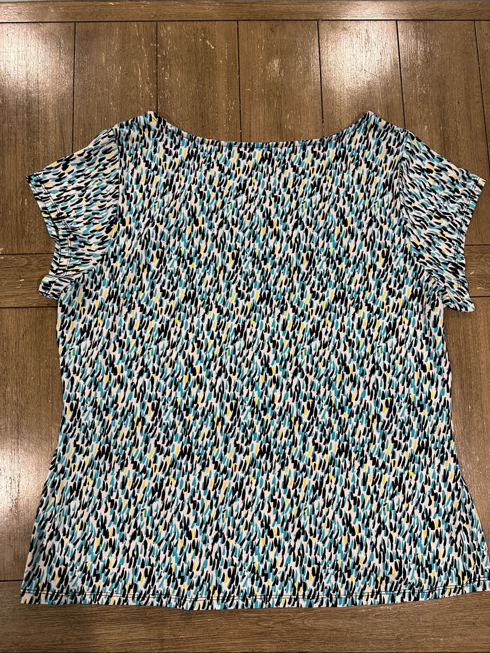 Worthington Short Sleeve Scoop Neck Top in Teal, Black, White, Yellow. Size 2X - Picture 7 of 8